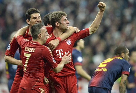 Mueller mở tỷ số cho Bayern.