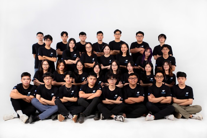 Linh cùng các thành viên tham gia dự án NEU Reader. Ảnh: NVCC z6540434749280_1b205af60b240dc9bcdad45d104de3db.jpg