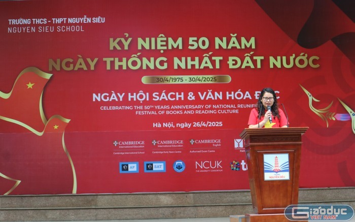 Thạc sĩ Nguyễn Thị Minh Thúy - Hiệu trưởng Trường Trung học cơ sở và Trung học phổ thông Nguyễn Siêu (quận Cầu Giấy, Hà Nội). Ảnh: Phương Thảo 6028-847-8913-1432.jpg