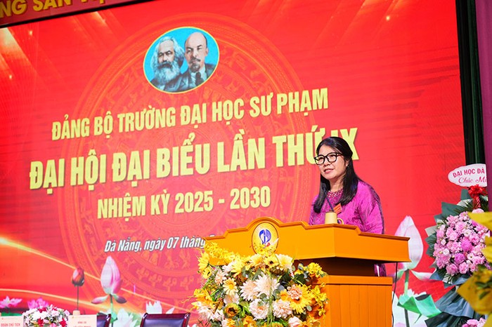 Đồng chí Nguyễn Thị Trâm Anh, Bí thư Đảng bộ phát biểu khai mạc đại hội. Đồng chí Nguyễn Thị Trâm Anh, Bí thư Đảng bộ phát biểu khai mạc đại hội.
