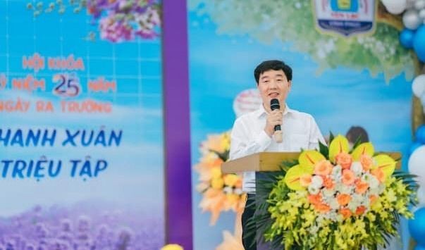 Thầy Phạm Kiều Hưng - Hiệu trưởng Trường Trung học cơ sở Yên Lạc. (Ảnh: website nhà trường) 449684314_495368356352590_3353453075408489050_n.jpg