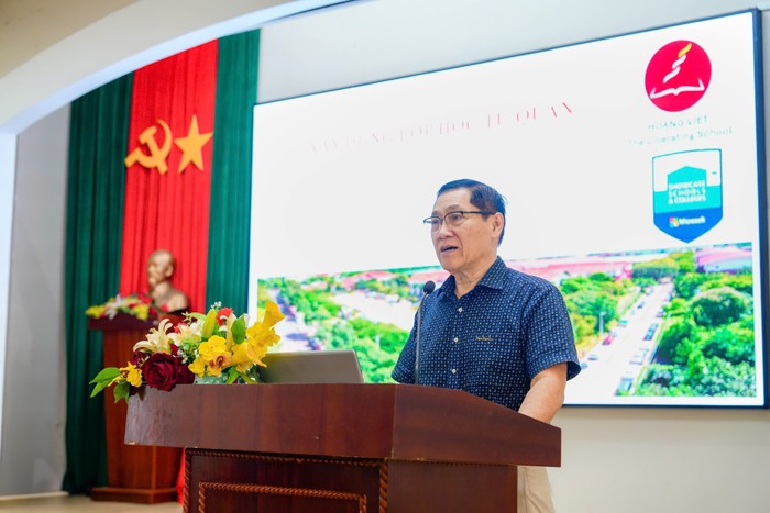 Nhà giáo ưu tú Trần Đức Huyên - chủ biên và tác giả của sách giáo khoa môn Toán lớp 6-12, thuộc bộ sách Chân trời sáng tạo do Nhà xuất bản Giáo dục Việt Nam phát hành. Ảnh: NVCC NGUT Trần Đức Huyên.jpg