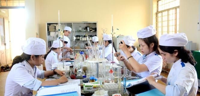 Sinh viên Trường Cao đẳng Y tế Đặng Thùy Trâm (Ảnh: Báo Quảng Ngãi). images2163509_CAODANGDTTRAM.jpg