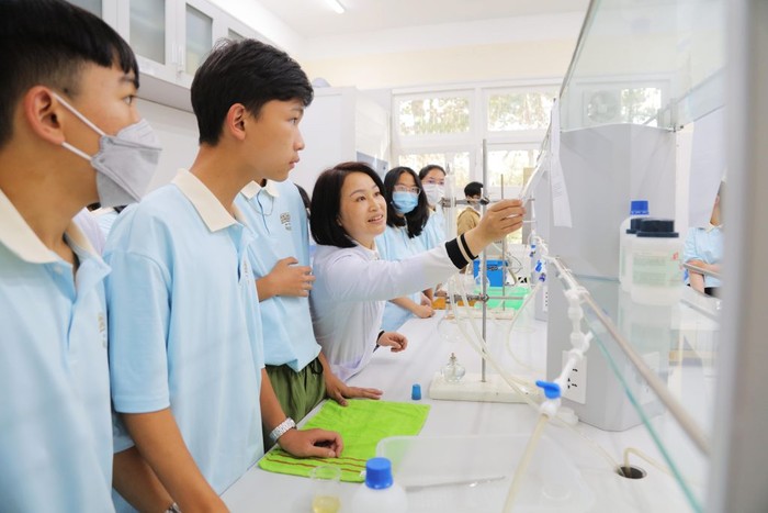 Ảnh minh họa (Nguồn: Website Trường Đại học Đà Lạt). Hinh-cap-nhat-cuon-TTTS-2023-Khoa-HHMT-min-1024x683.jpg