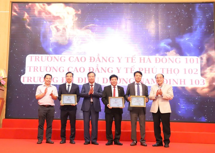 Trường Cao đẳng Y tế Hà Đông, Trường Cao đẳng Y tế Phú Thọ và Trường Đại học Điều dưỡng Nam Định trở thành thành viên của Viện Nghiên cứu và Phát triển Tri thức số thuộc Hiệp hội Các trường đại học, cao đẳng Việt Nam z6103711365828_309a304a3ed72a914b3b9a7350dd07f4.jpg