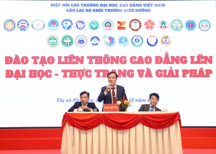 Tọa đàm đã nhận được sự góp ý, chia sẻ của một số cơ sở giáo dục đại học, giáo dục nghề nghiệp đào tạo ngành điều dưỡng trong quá trình thảo luận. z6103868364932_3c68fa915cf0e35a2284c8c2c7b27efa.jpg