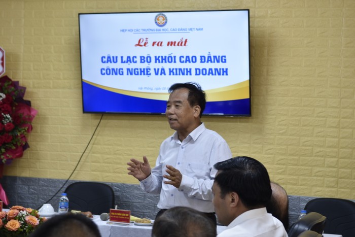 Thạc sỹ Phạm Ngọc Lan - Trưởng Ban công tác hội viên Hiệp hội Các trường đại học, cao đẳng Việt Nam chia sẻ ý kiến tại buổi lễ. Ảnh: Thúy Hiền. _DSC0528.JPG