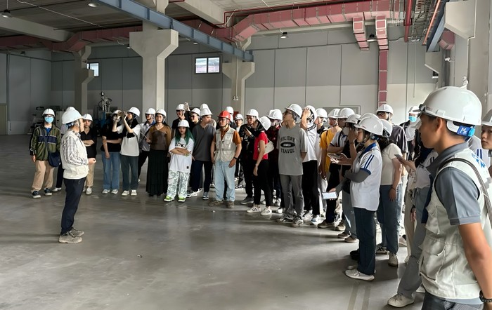 Sinh viên lớp 68KTE Kinh tế Xây dựng Anh ngữ, Khoa Kinh tế và Quản lý Xây dựng, Trường Đại học Xây dựng Hà Nội tham quan tại công trường nhà máy sản xuất phụ tùng ô tô xe máy Shengli Việt Nam. Nguồn: website nhà trường ĐH Xây dựng HN ok.jpeg