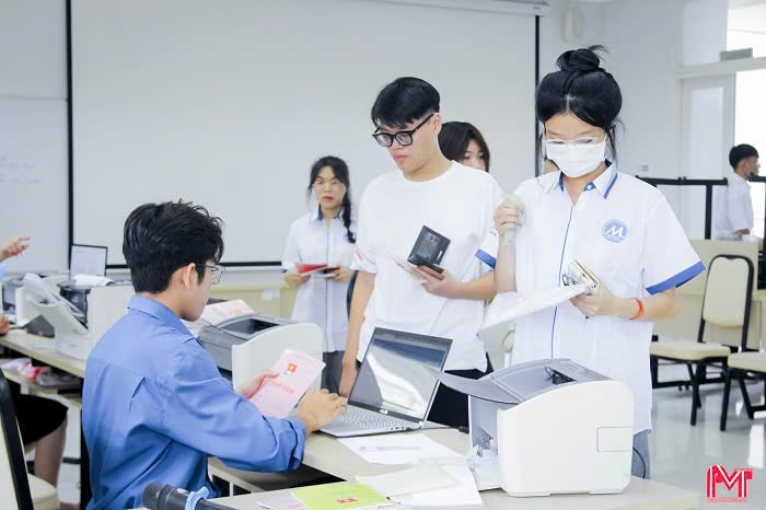 Tân sinh viên Trường Đại học Tài chính - Marketing làm thủ tục nhập học năm 2024. (Ảnh: NTCC). Tân sinh viên Trường Đại học Tài chính - Marketing làm thủ tục nhập học năm 2024. (Ảnh: NTCC).