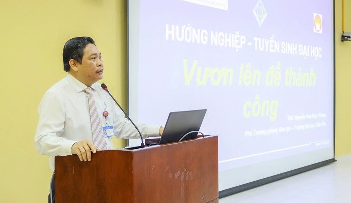 Thạc sĩ Nguyễn Hứa Duy Khang, Phó Trưởng phòng Đào tạo, Trường Đại học Cần Thơ. (Ảnh: NVCC). Thầy Khang ĐH Cần Thơ.jpg